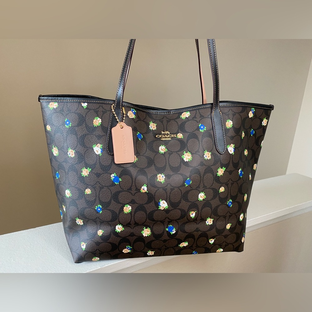 NWOT COACH City Tote Bag In Signature Canvas With Vintage Mini Rose Print